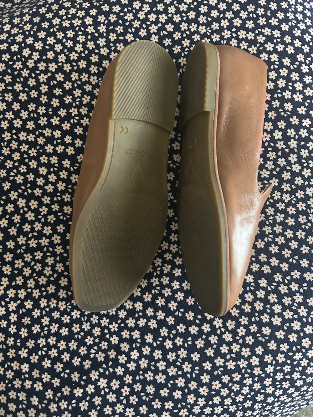 Vionic Women’s Tan Leather Flats — Everyday Elegant Slip-Ons - Picture 6 of 6